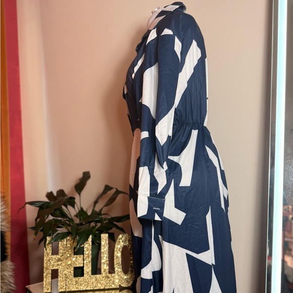 Navy and White Full Length Abstract Print Dress - Picture 4 of 4